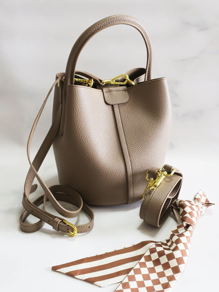 ��10/31�܂ō��`�ŏo�������f�G�ȏH�o�b�O��3�E�G�C�̃R�����o�b�O�u�G�g�[�v�v 1