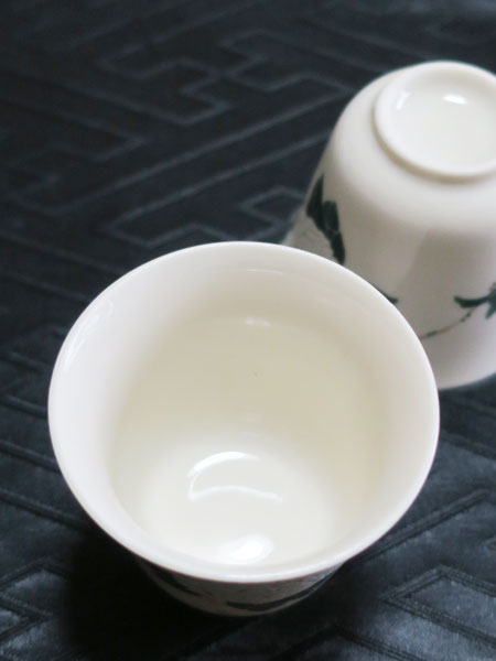 中国茶器「茶杯／草木灰の白あじさい」【ご予約受付中】 4